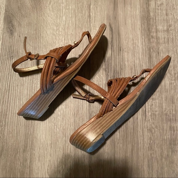 Express Sandals - Picture 3 of 4